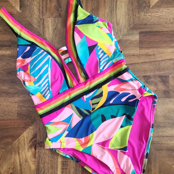 Trina Turk | Swim | Trina Turk Rainforest One Piece Plunge Swimsuit ...